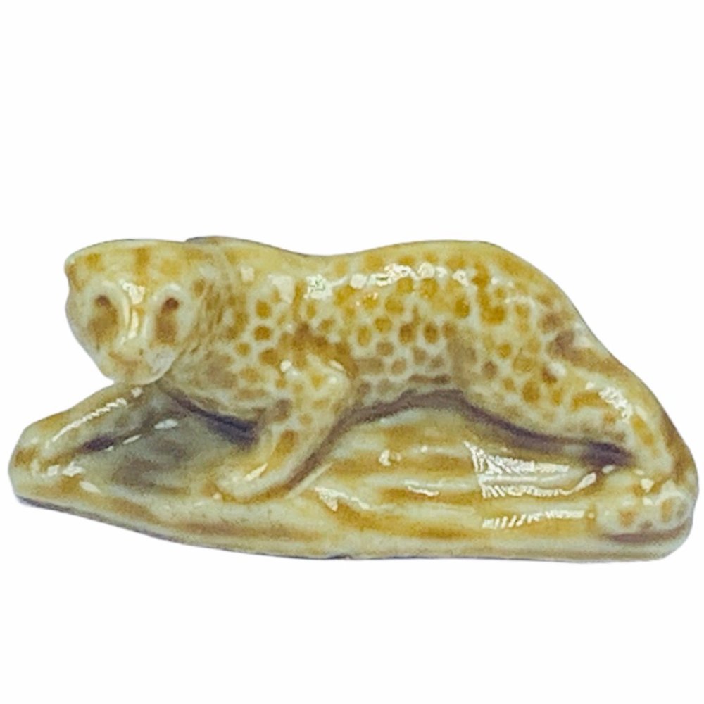 Leopard Cheetah figurine Wade Whimsies England cat